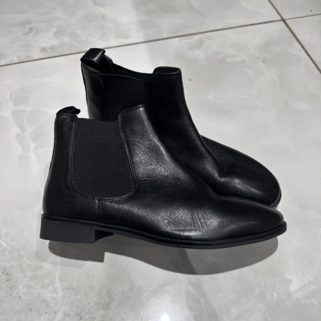 Sleek Black Leather Chelsea Boots
